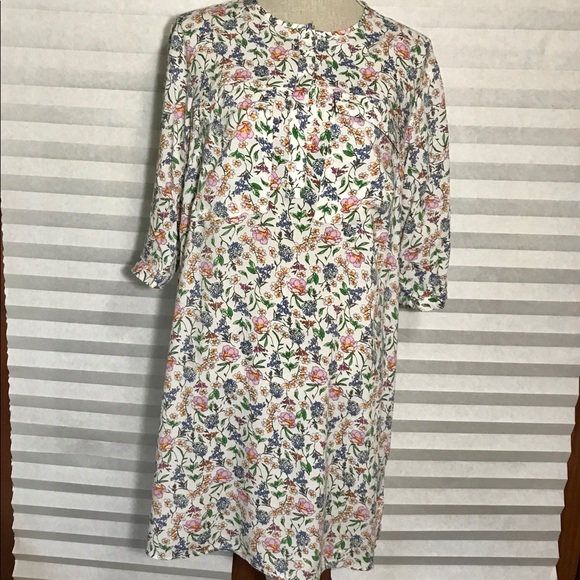 H&M Dresses & Skirts - H&M Floral Shift Dress